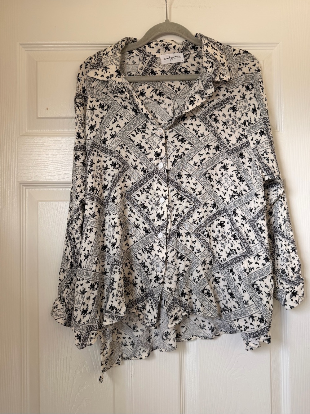 Carly Jean Los Angeles long-sleeve patterned button-up shirt blouse.